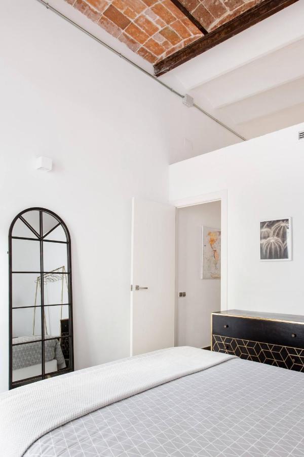 Stylish Apartment With Terrace For Couple Or Family 巴塞罗那 外观 照片