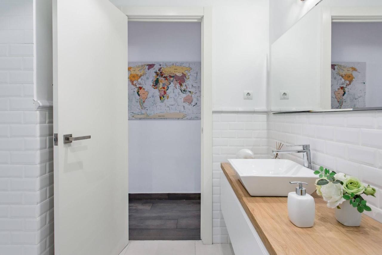 Stylish Apartment With Terrace For Couple Or Family 巴塞罗那 外观 照片