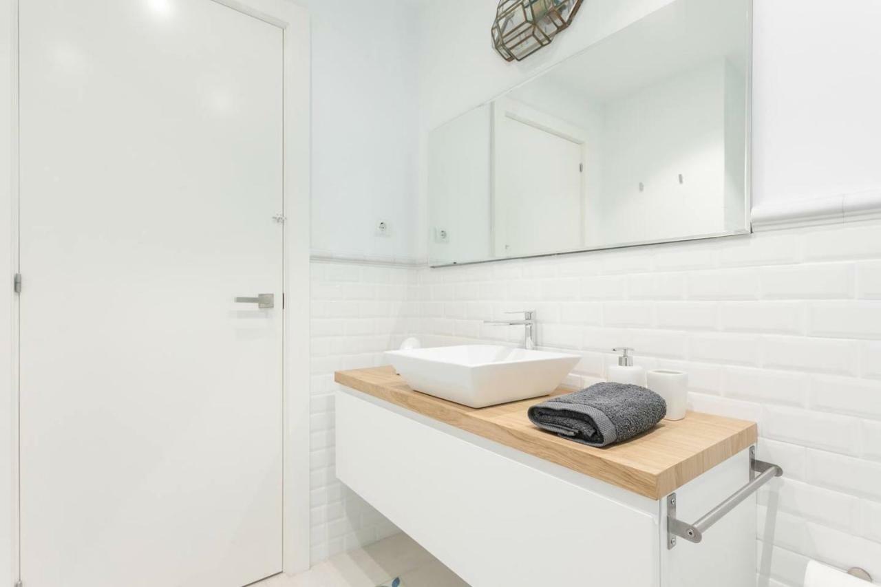Stylish Apartment With Terrace For Couple Or Family 巴塞罗那 外观 照片